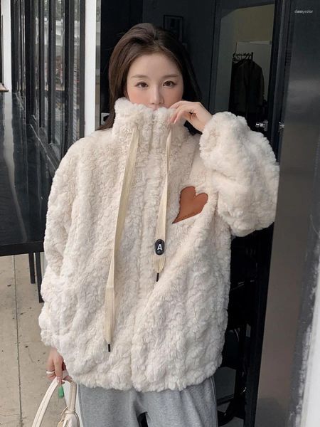 Casaco de lã de cordeiro de pele feminina outono e inverno amor imitação lontra veludo moda versão coreana dos modelos jovens