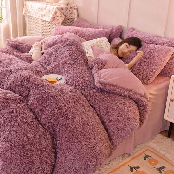 Set di biancheria da letto Copripiumino invernale di lusso caldo Velluto di visone Copripiumino Queen King Pile di corallo Grigio Copripiumino Coperta Copriletto Biancheria da letto 231122