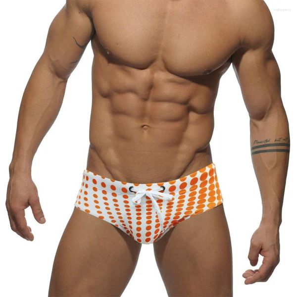 Mulheres Swimwear Homens Sexy Troncos de Natação Verão Quick-Secagem Praia Férias Shorts Europeu e Americano Cintura Baixa Maiô