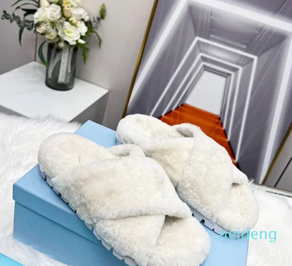 Luxus-Designer-Sandalen, berühmte Damen- und Herren-Sandalen mit dickem Boden, flache Flip-Flops, Plattform, perforierte Animal-Print-Gummi-Slipper, Gelee-Sandalen aus Segeltuch