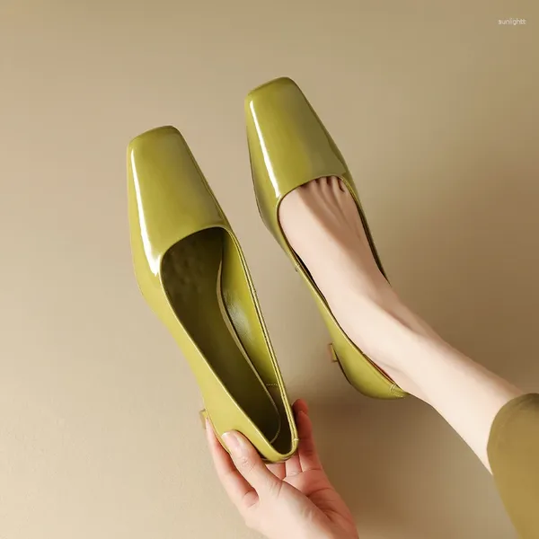 Scarpe eleganti verde primavera e autunno da donna a testa quadrata in pelle di mucca verniciata semplice con tacco alto con tacchi spessi