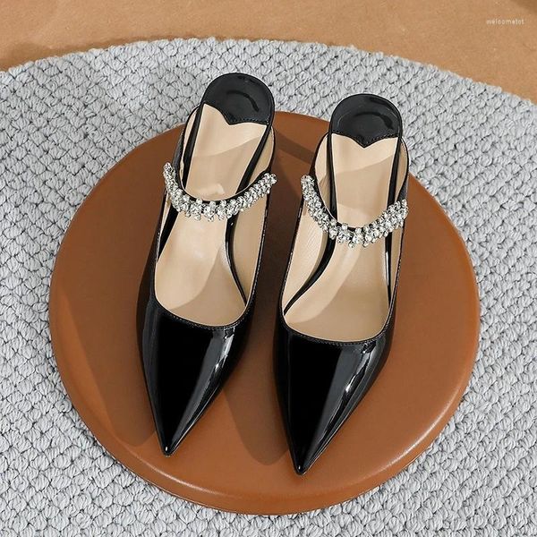 Chinelos de verão malha de pele de carneiro plana mulheres luxo strass preto patente couro sandálias de salto alto sapatos mules
