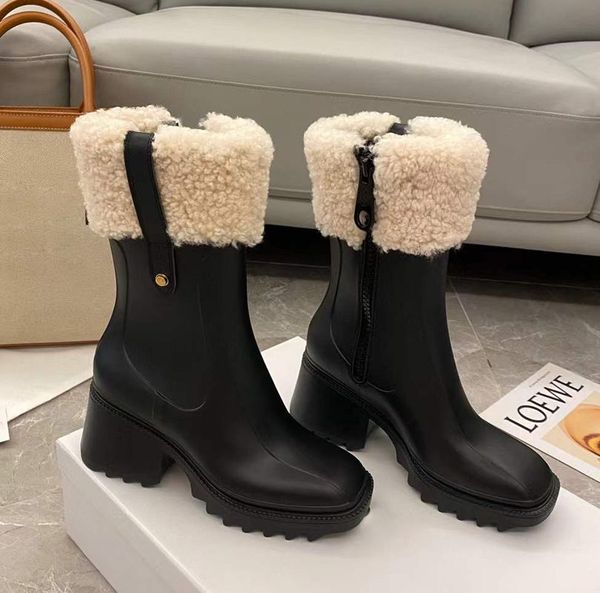 Designer-Stiefel, neuer dicker Boden, dick mit rutschfesten Regenstiefeln, kurze Damenstiefel, wasserdichter Gummistiefel, quadratische Zehen, hochhackige, gepolsterte Stiefel im britischen Stil