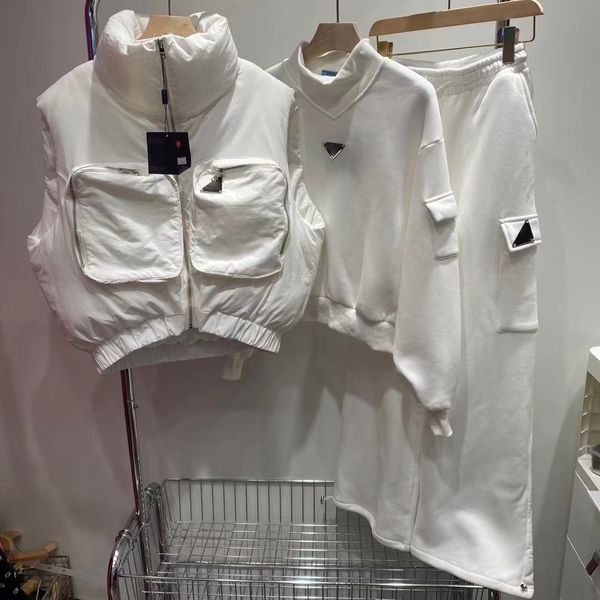 Дизайнерский женский спортивный костюм, белый свитер, жилет, брюки, комплект из трех предметов, мягкая и утолщенная ткань, модный универсальный вариант