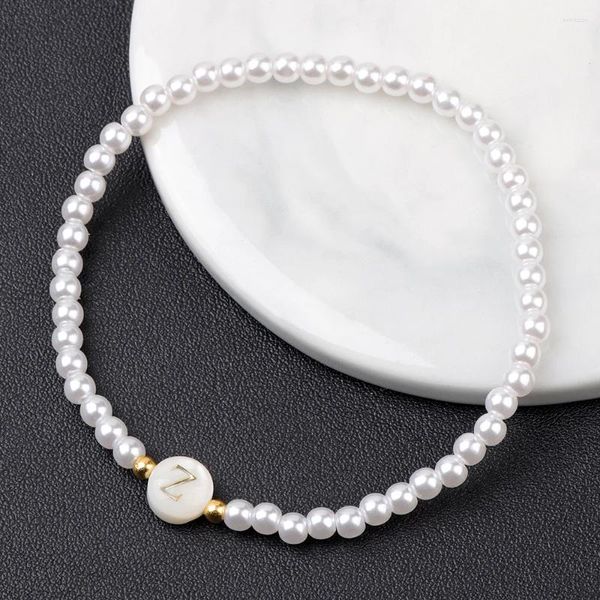 Braccialetti con ciondoli 26 lettere dell'alfabeto conchiglia perle artificiali donne ragazza affascinanti perline simulate gioielli da polso