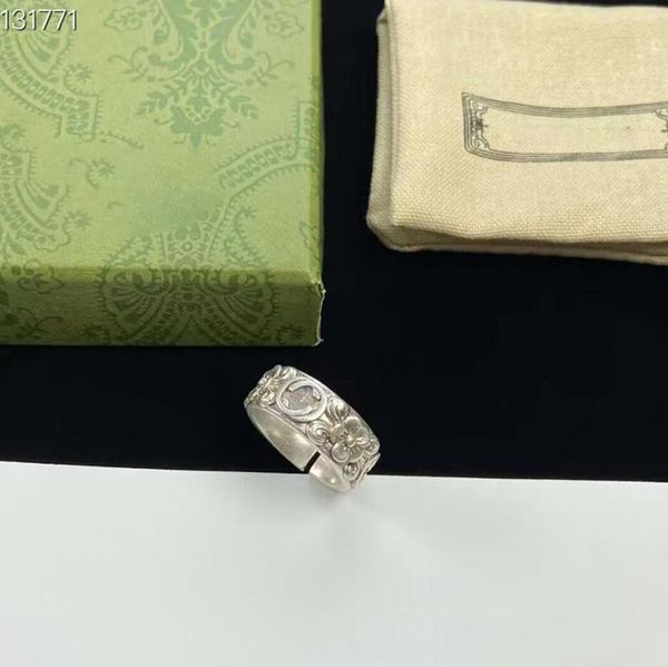 Anello a fascia in argento di nuovo design Anelli di amore per matrimoni squisiti per le donne Accessori per gioielli di moda con lettera Bague a fiori vintage