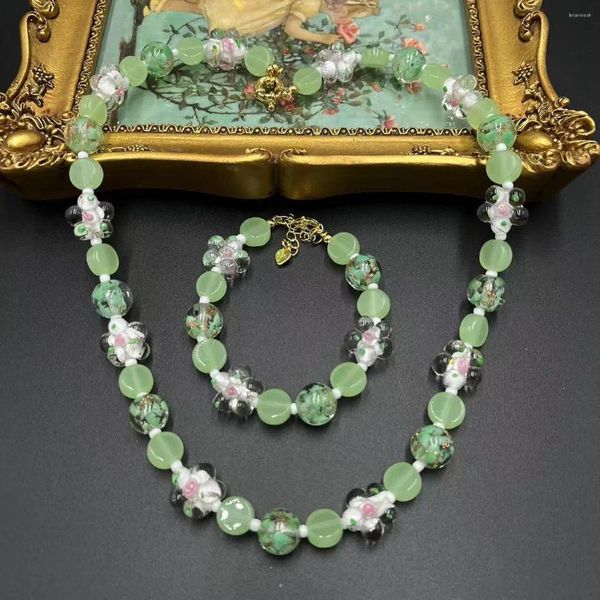 Collana di orecchini set 2023 vetro vintage V trasparente bella luce braccialetto di moda di lusso combinazione di fiori occidentali