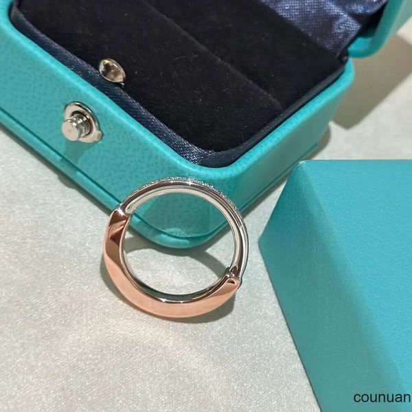 2024 Designer-Ring für Damen, Farbtrennung, modisch und exquisit, U-Lock-Liebesringe, Trendband, schlicht, zweifarbig, Persönlichkeitsstil, Schmuck, Urlaubsgeschenk