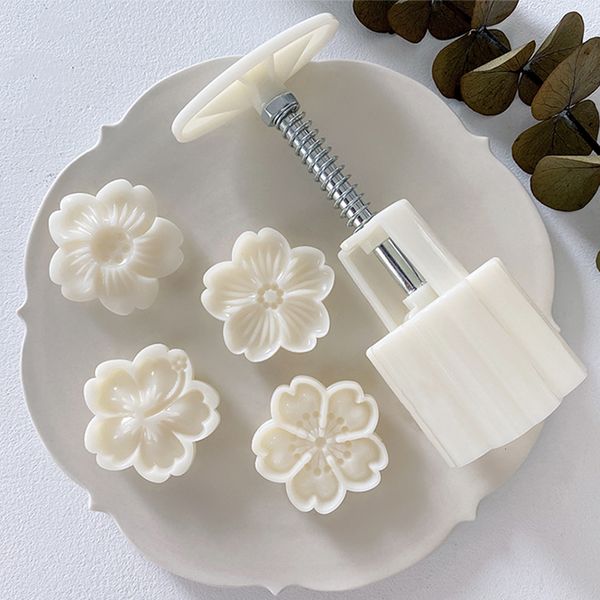 Moldes de cozimento 4pcs/set 50g Flores de cerejeira de cerejeira molde monte mofo Dia dos namorados molde de pressão manual bolo mofo molde de decoração diy ferramentas de cozimento 230421