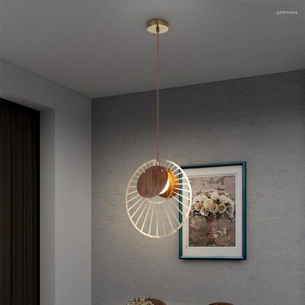 Lampadari Lampadario hardware interno nordico per bar Soggiorno camera da letto Ristorante Cucina Paralume in noce Decora lampada a sospensione artistica