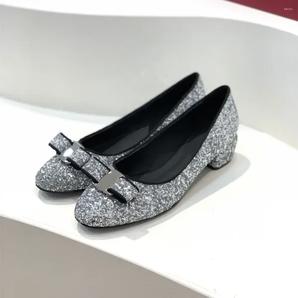 Elbise Ayakkabı Boyutu 34-43 Bahar Sonbahar EST Kadınlar için Glitter Pompalar Metal Dekorasyon Yay Knot Tıknaz Topuk Tasarımcı Zapatillas