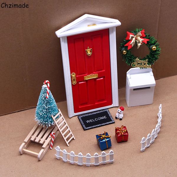 Weihnachtsdekorationen Chzimade Puppenhaus Elfe Türdekoration Schnur Hut Kranz Mini Baum Geschenkboxen Fee Spielzeughaus Miniaturszene Modell 231121