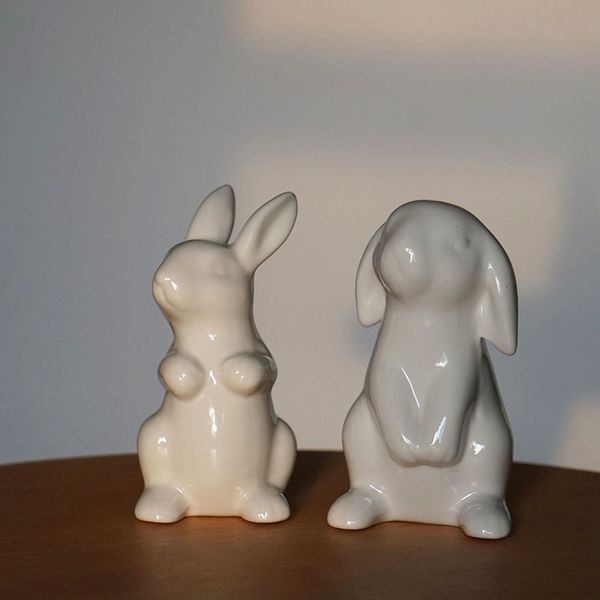 Oggetti decorativi Statuine Lepre pasquale Coniglio bianco Statuine in ceramica Regalo in porcellana Statua di animale nordico moderno per la decorazione del paesaggio Giardino delle fate 230422