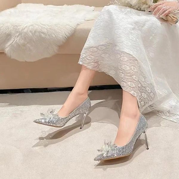 Kleidschuhe 2023 Marke für Frauen Blumen Flache Damen High Heels Spitzschuh Dünne Pumps Bling Hochzeit Braut