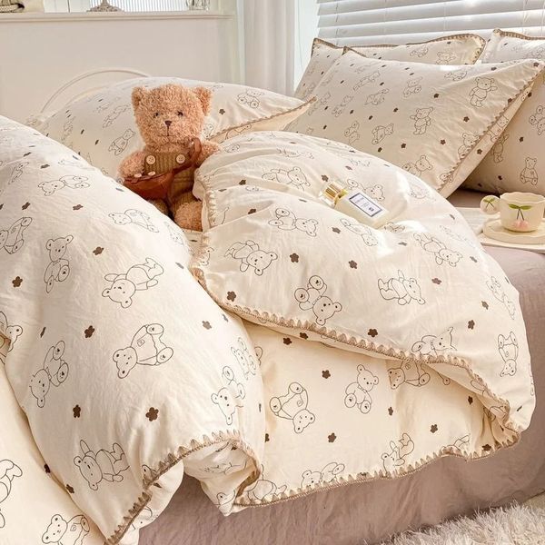 Conjuntos de cama Ins Cartoon Bear Set Bonito Duveta Capa Lençóis Fronha Completa Rainha King Size Dupla Camada Fio Linho 231122