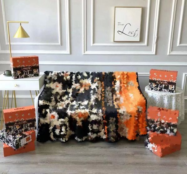 Cobertor de designer laranja preto clássico letra maiúscula logotipo cobertor xadrez padrão de flor cobertor de descanso de escritório cobertor de decoração de sofá 150 * 200 cm