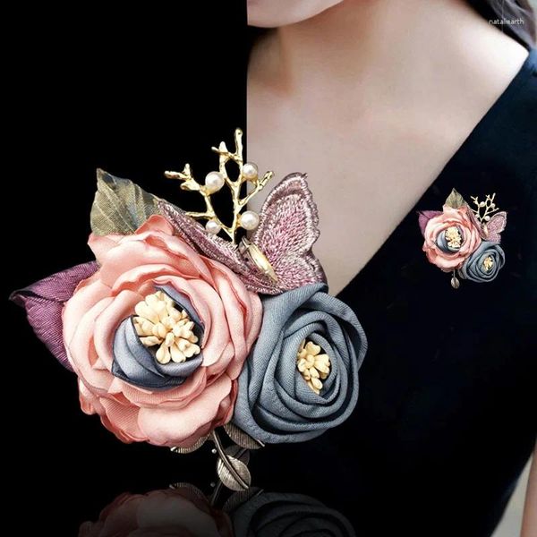 Spille Spilla a fiori in tessuto Spilla a farfalla con perle e corsetto con fibbia per sciarpa cardigan di lusso per accessori da donna