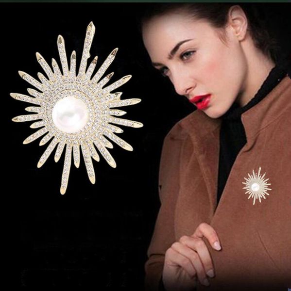 Mulheres de luxo Homens Designer Marca Broches Sun Flower Banhado Inlay Cristal Strass Jóias Broche Charme Pearl Pin 2024 Casar Presente de Festa de Natal Acessórios