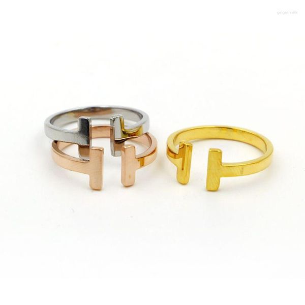 Anillos de banda de lujo Anillos de racimo A316L Acero inoxidable Doble T Anillo Joyería para mujer Hombre Amante 18K Oro Color rosa