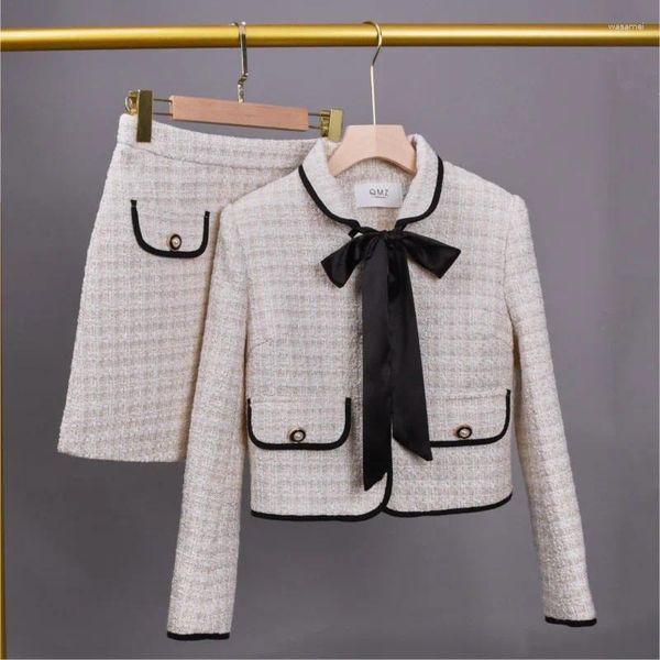 Arbeitskleider Hochwertiger Tweed-Anzug mit kleinem Duft für Frauen Herbstmode Einreiher mit Fliege Kurzmantel und Minirock Zweiteilig