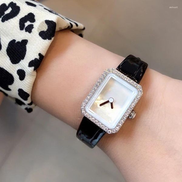 Orologi da polso Orologio da cintura da donna al quarzo quadrato alla moda con diamanti Classico bianco e nero Due spille versatili