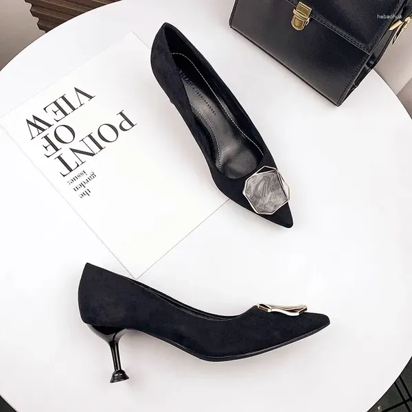 Elbise ayakkabıları sivri kadınlar tek Fransız alçak topuk sığ ağız profesyonel banliyö tüm süet siyah yüksek topuklu 7 cm