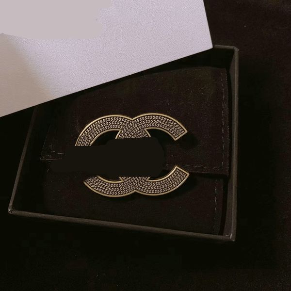 Designer de marca de moda broches de alta qualidade feminino jóias pinos feitos artesanais de broruach de metal acessórios de roupas de luxo