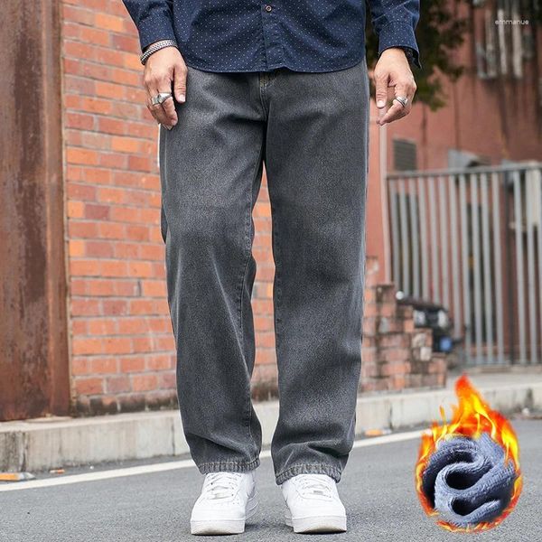 Jeans masculinos 2023 tamanho grande denim mais veludo grosso solto reto outono inverno calças largas quentes calças drapeadas