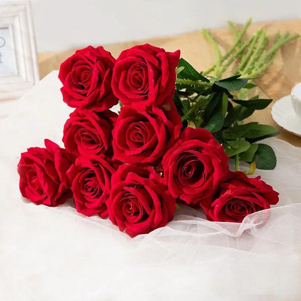 Fiori decorativi Yan 5 pezzi di rose artificiali in velluto con gambo lungo Real Touch Rose bianche rosse per bouquet da sposa Decorazioni per vasi per la casa