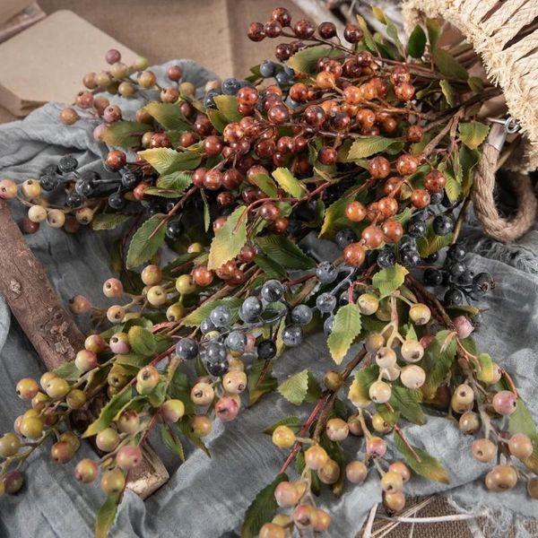 Flores decorativas espuma artificial berry ramo buquê guirlanda acessórios bagas azuis hastes plantas falsas para casa decoração de natal