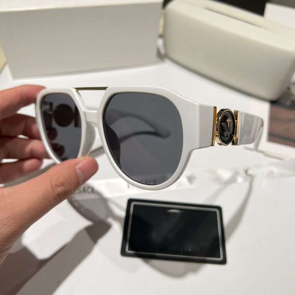 Designer Versage Sonnenbrille Vercaces Overseas Neu für Männer und Frauen Box Fan Family Head Classic Travel Fashion Brille Sport
