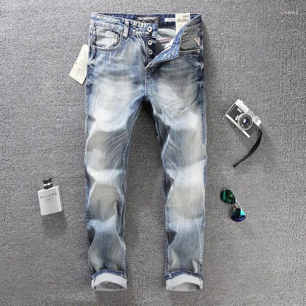 Jeans da uomo Stilista di alta qualità Pantaloni retrò con bottoni semplici strappati elastici blu chiaro di alta qualità Pantaloni in denim vintage