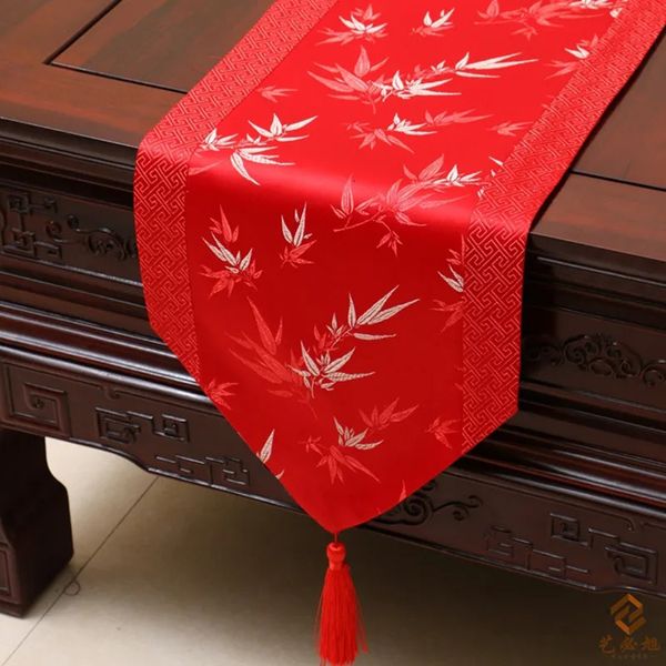 Tischläufer, chinesischer roter Satin-Läufer, Stickerei mit Quasten, Flagge, Tee, Zuhause, Teestube, Esszimmer, Hochzeitsdekoration 231122