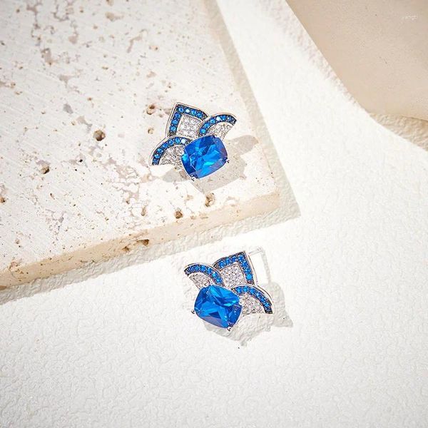 Orecchini pendenti di alta qualità in argento sterling 925 con zirconi blu a forma di ventaglio con design a separazione di colore come regalo di festa per le donne