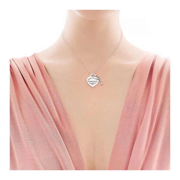 Lüks S925 Orijinal Gümüş Tasarımcı Kızlar Kalp Kolye Kepçesi Kolye Zarif Kadınlar Sevgi 18K Gül Altın Pembe TF Logo Gravür Zinciri Moda Yaz Takıları