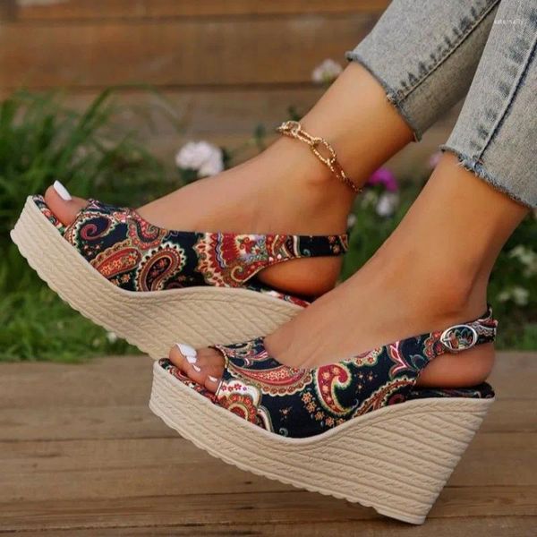 Zapatos de vestir 2023 Moda europea y americana Verano Tacón de cuña Impreso Hebilla de mujer Sandalias romanas Grandes 42