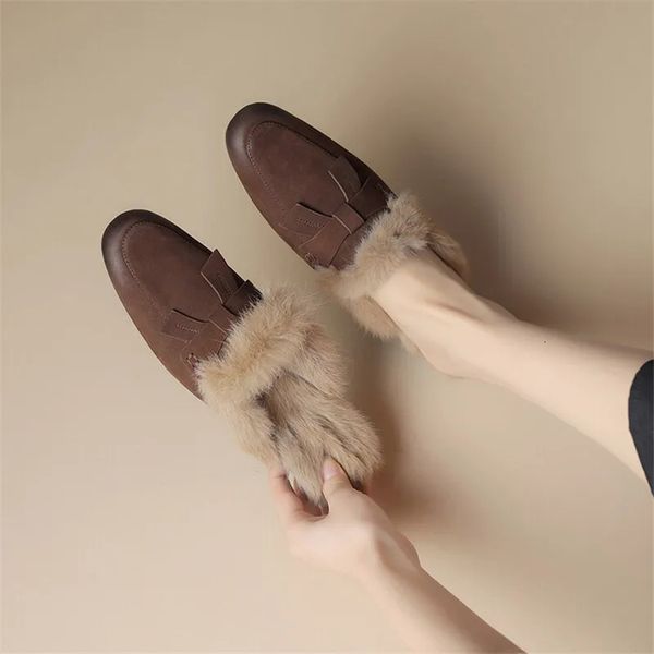 Chinelos de couro de ovelha de inverno mulheres sapatos coelho mules sapatos para mulheres dedo do pé redondo chinelos de salto baixo chinelos de salto grosso capa toe chinelos 231123
