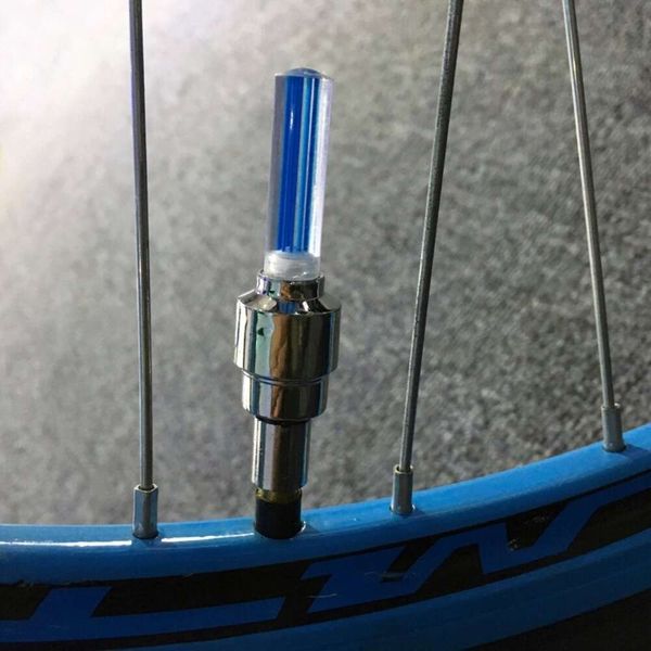 Nuovo 4 pz/lotto luci per biciclette a LED tappi valvola della gomma della ruota accessori bici lanterna da ciclismo raggi lampada per bici colore blu verde rosa giallo