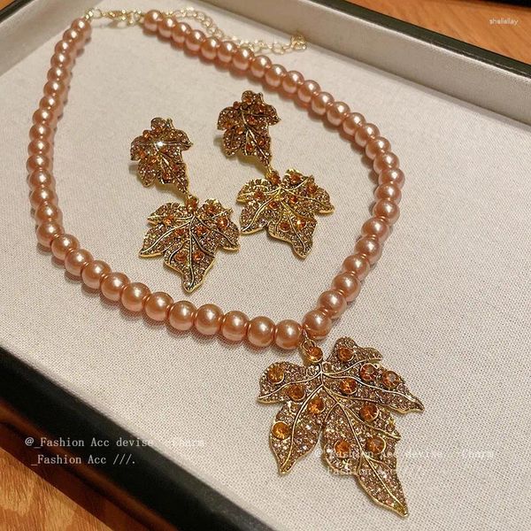 Collana Orecchini Set da donna Alla moda con perle imitate Catena al collo Set di gioielli con ciondolo a foglia vintage con zirconi delicati Delicato Elegante