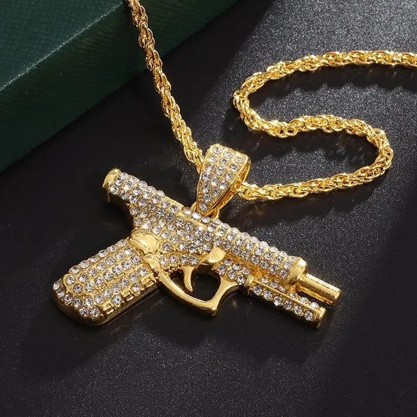 Girocolli Hip Hop Cubic Zirconia pavimentato Bling Iced Out Big Angel Give Dollars Money Pendenti Collana per uomo Rapper Rock Jewelry 231123