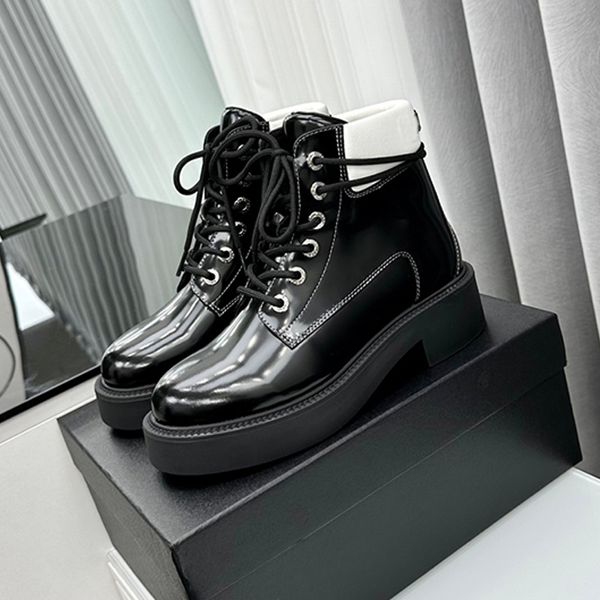 Designer de moda feminina botas de tornozelo de luxo meia bota preto bezerro couro de alta qualidade sapatos planos com zíper ajustável abertura motocicleta bootstrap caixa 35-40