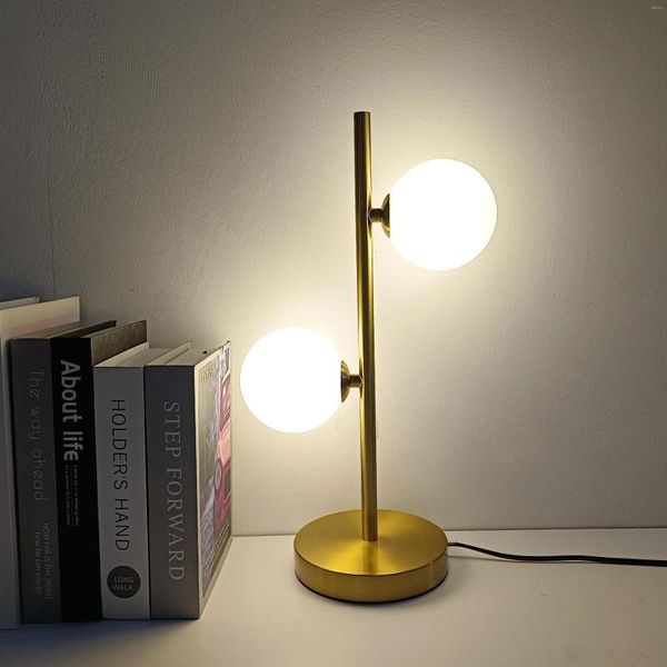 Lampade da tavolo Semplice sfera di vetro bianco Nordico Creativo Camera da letto Comodino Scrivania Luce Ferro Oro Apparecchio di illuminazione a LED