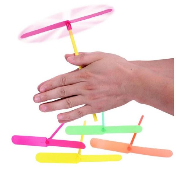Neuheit Kunststoff Bambus Libelle Propeller Outdoor Fliegende Hubschrauber Spielzeug für Kinder Kleines Geschenk Party Gefälligkeiten für Kinder268j