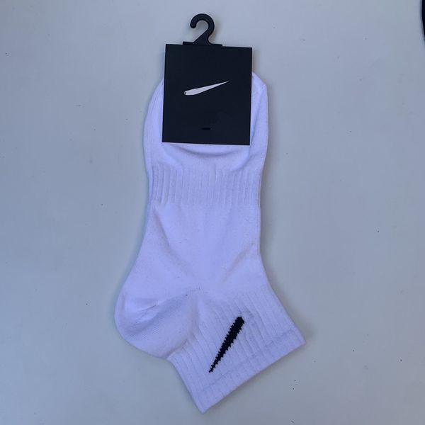 дизайнерские носки для мужских носков Женские высококачественные хлопковые универсальные классические буквы Дышащие черные футбольные баскетбольные спортивные носки оптом белые носки