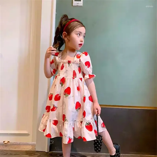 Mädchenkleider Mädchen 2023 Sommer kurzärmeligte Baumwollkleid für Kinderkleidung Prinzessin Kinder Erdbeerabdruck Strand Urlaub