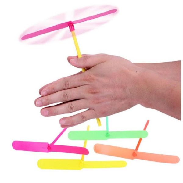 Neuheit Kunststoff Bambus Libelle Propeller Outdoor Fliegende Hubschrauber Spielzeug für Kinder Kleines Geschenk Party Gefälligkeiten für Kinder317A