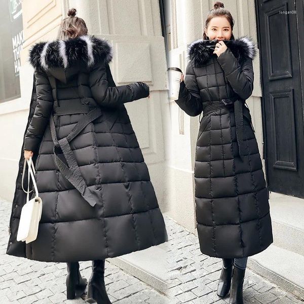 Trench da donna Giacca lunga Collo di pelliccia grande americano europeo Cappotto invernale Cintura allentata Imbottitura in cotone spesso trapuntato Parka M-3XL