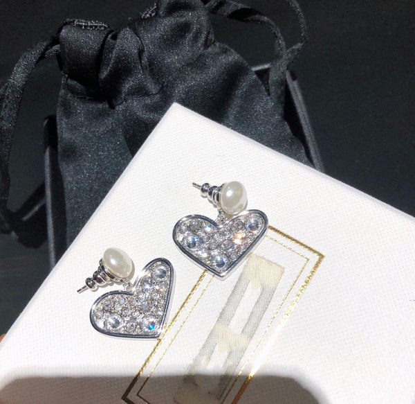 Vintage temperamentvolle Perlenohrringe, zarte und romantische hohle Damenohrringe mit vollem Diamanten, Geschenk für Paare, um ihre Liebe auszudrücken