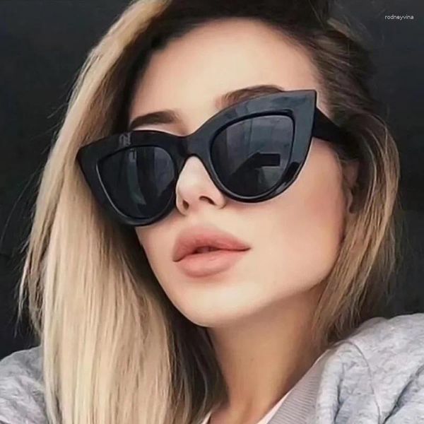 Güneş gözlüğü moda gözlükler retro kedi gözleri küçük çerçeve UV kadınlar için dirençli moda alışverişi giyiyor Güneşlik Sunnies