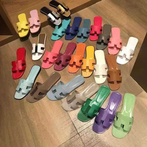 Yaz Tasarımcısı Terlik Lüks Terlik Kadın Ayakkabıları Alfabe Kadın Düz Cilt Teması Kadın Plaj Sandalet Partisi Düğün Terlikleri